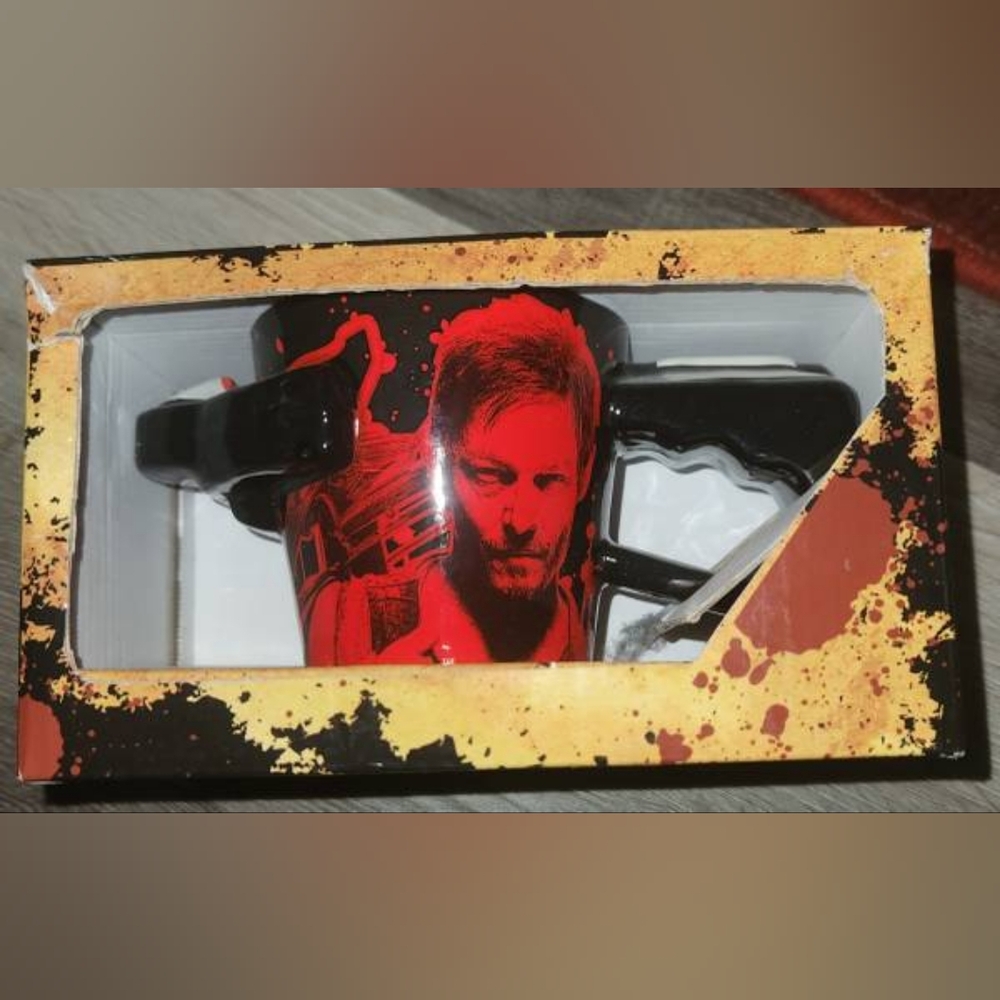 The Walking Dead Team Daryl Crossbow Coffee Mug